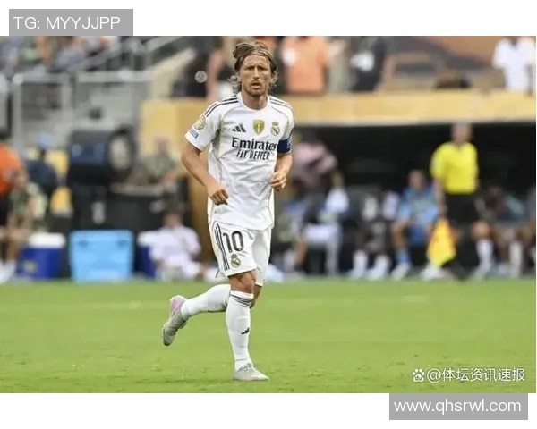 莫德里奇：足球场上的艺术家与传奇中场的完美演绎