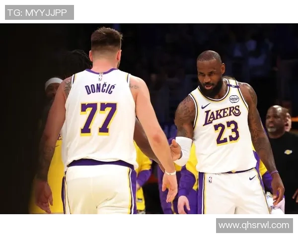 湖人快船夏季联赛精彩对决展现年轻球员无限潜力与竞争激情