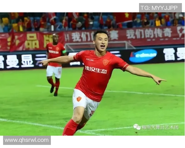 铁汉与恒大激战正酣直播盛况回顾精彩瞬间尽在其中 铁汉与恒大激战正酣直播盛况回顾精彩瞬间尽在其中